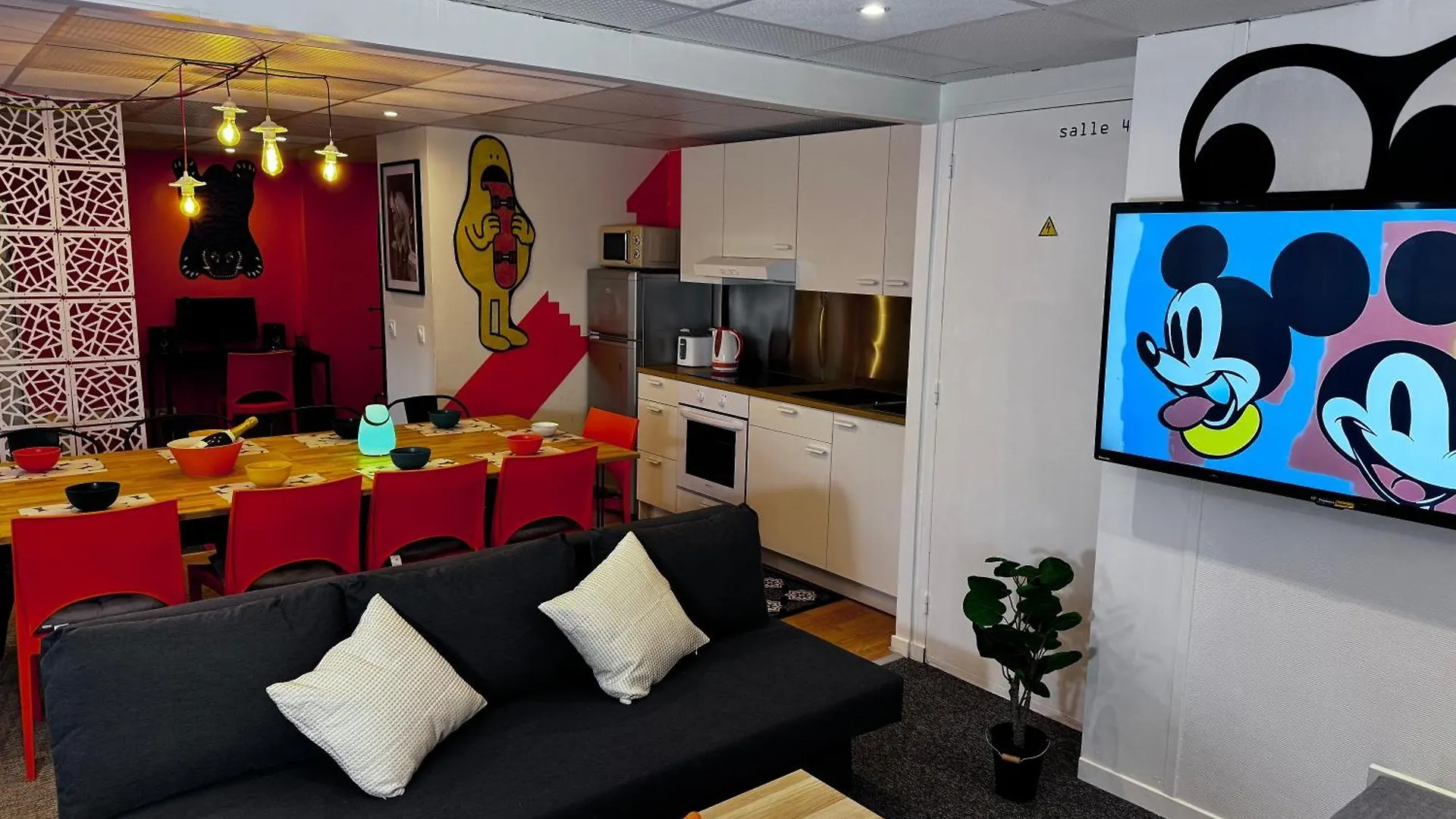 Eclectic In Near Montmartre Apartment